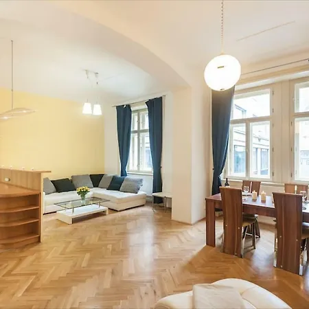 Central Apt With Netflix
