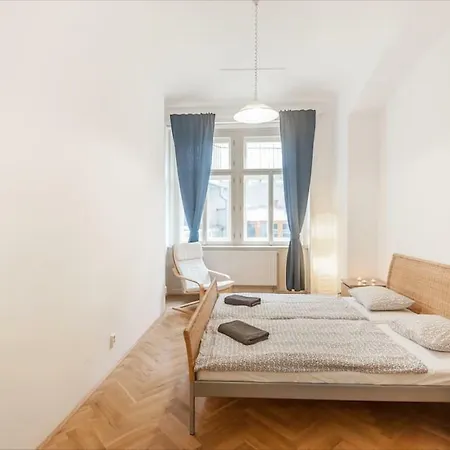 Central Apt With Netflix * Praha